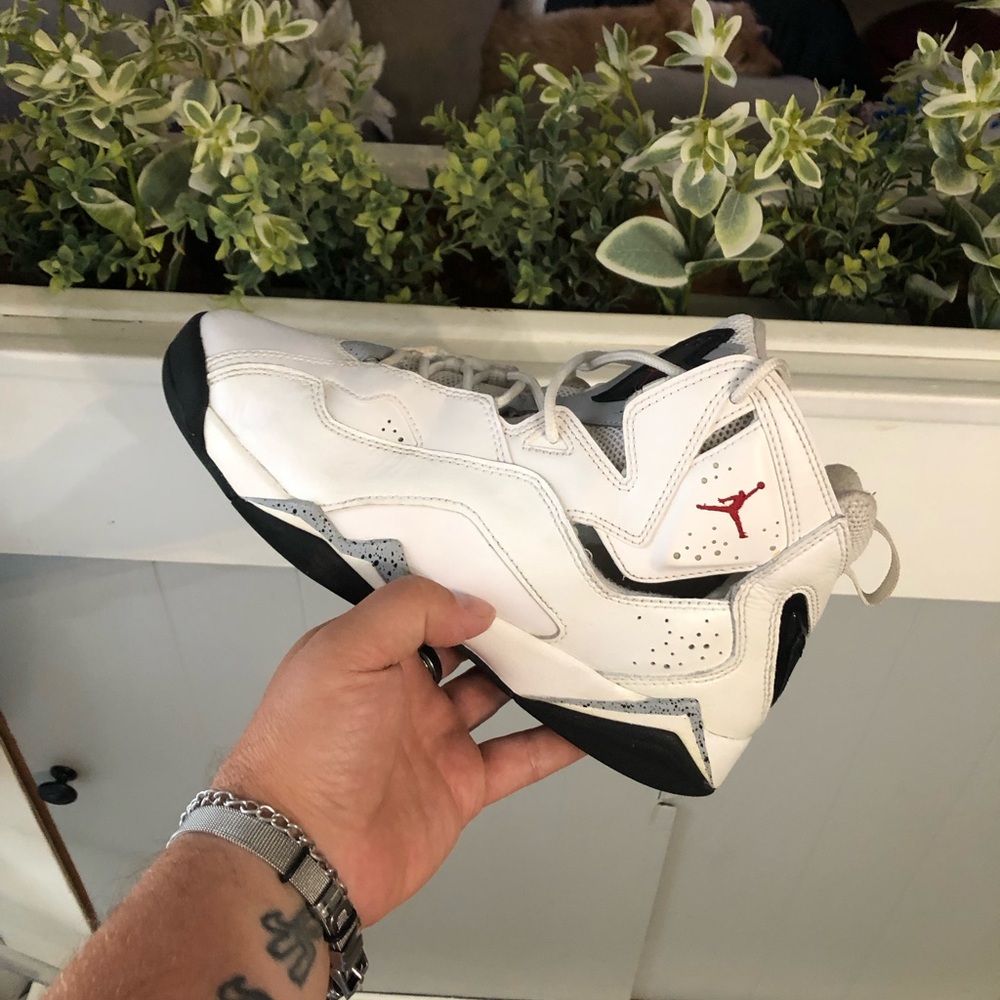 Jordan True Flight ‘White Cement size 7y